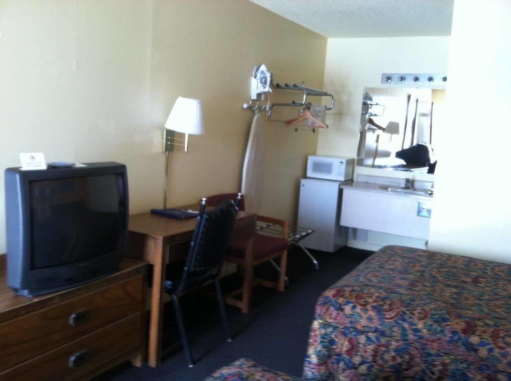 Knights Inn - Chanute Esterno foto