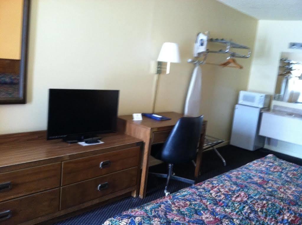 Knights Inn - Chanute Esterno foto
