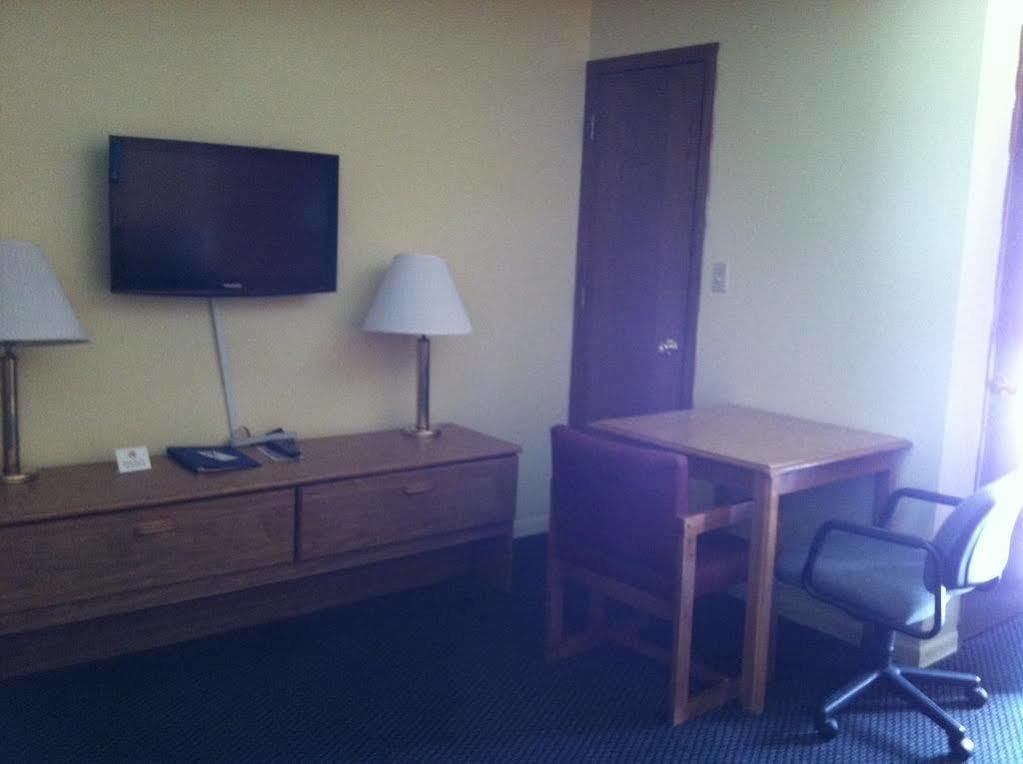 Knights Inn - Chanute Esterno foto