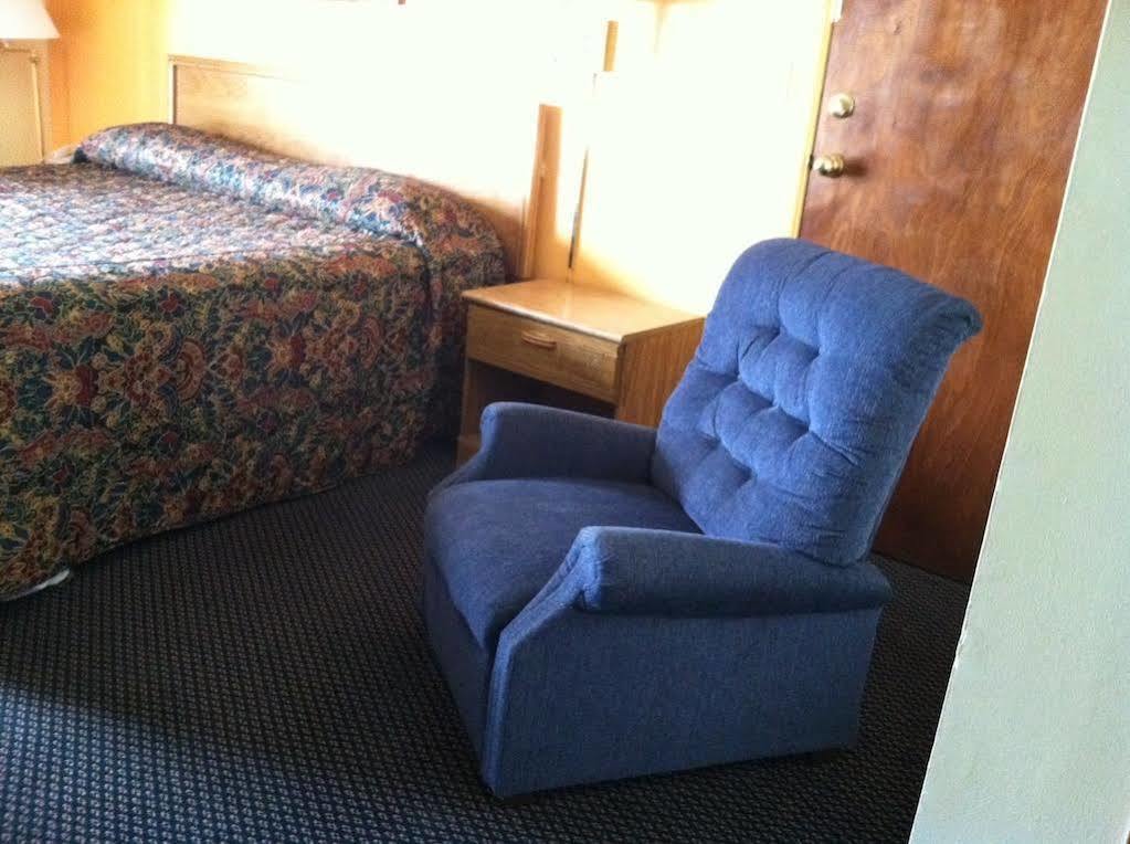 Knights Inn - Chanute Esterno foto