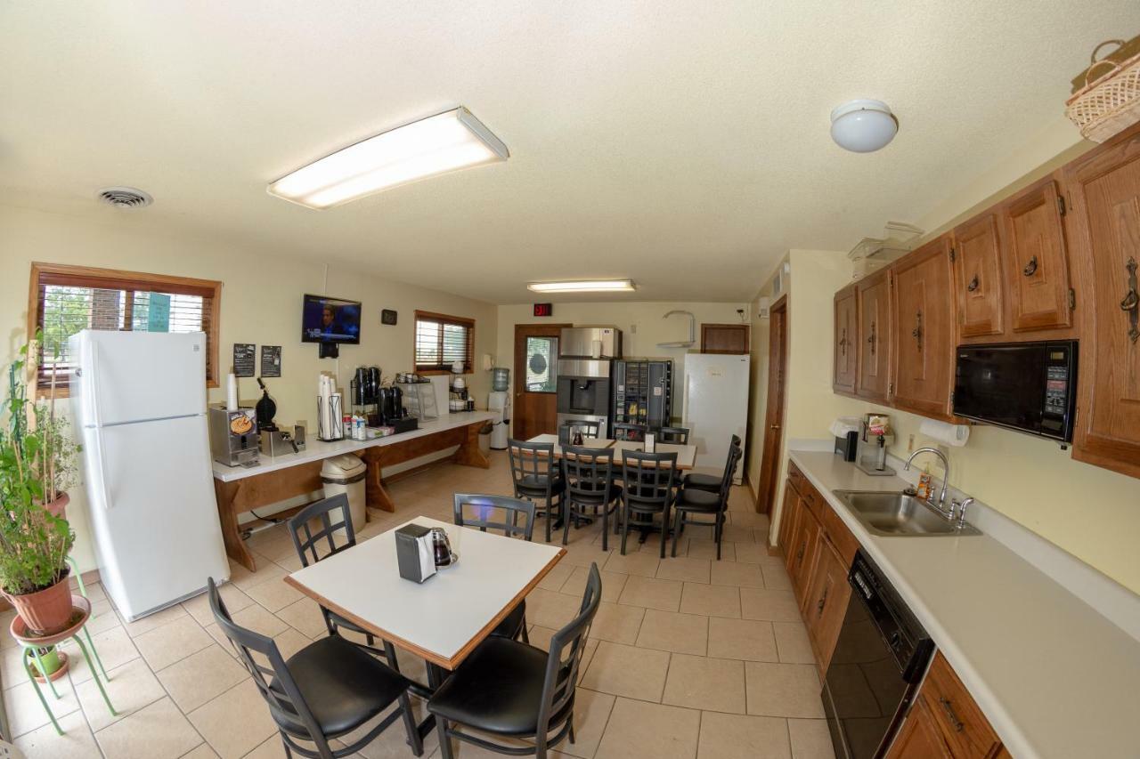 Knights Inn - Chanute Esterno foto
